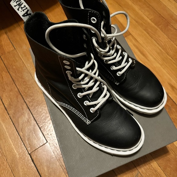 Dr. Martens Shoes - Dr.Martnes women boot . Size EU 41